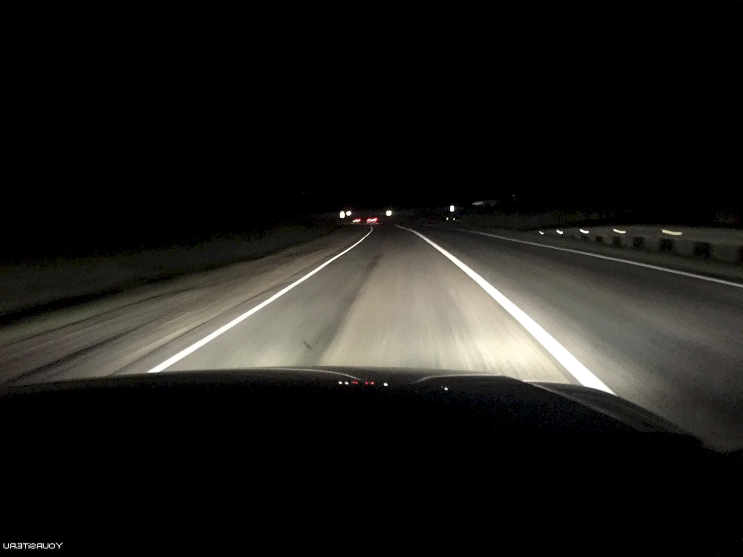 Ночная дорога из машины