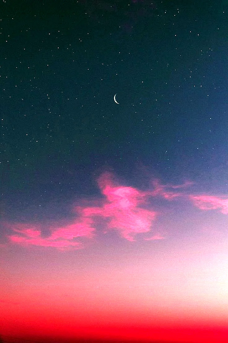 Ночное небо с розовыми облаками