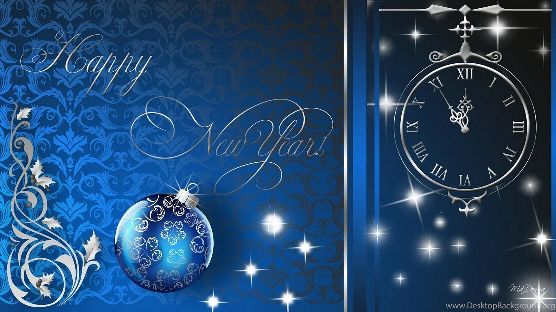Новогодние часы на голубом фоне