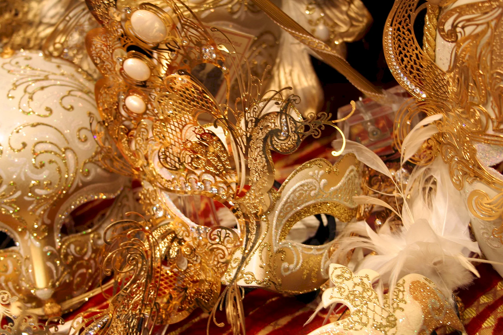 Новогодние венецианские маски