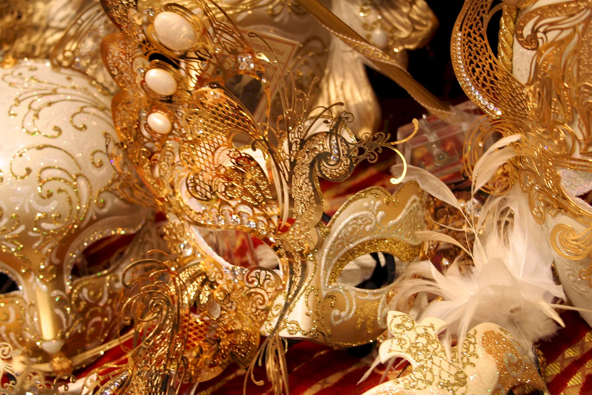 Новогодние венецианские маски