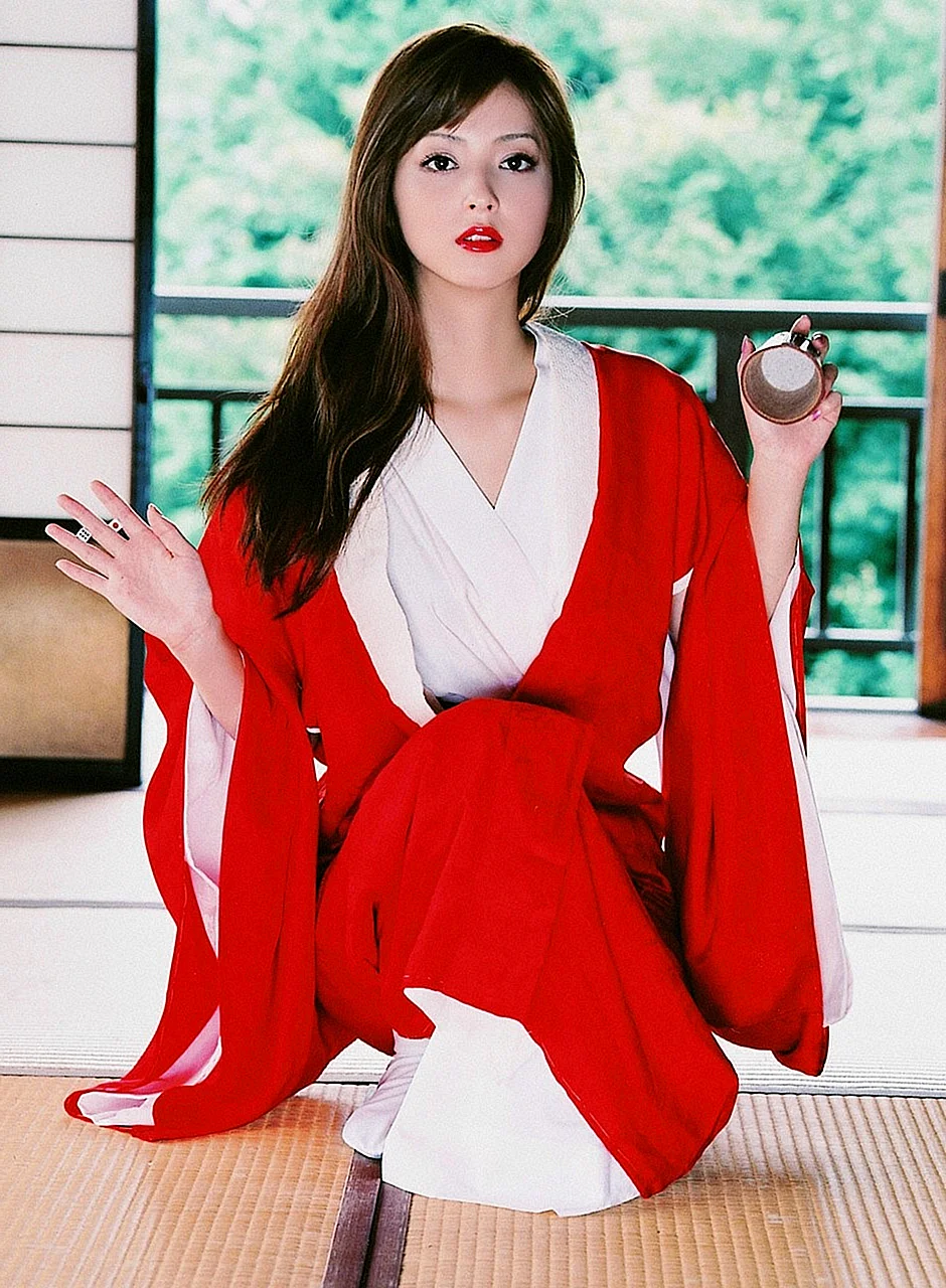 Нозоми Сасаки кимоно