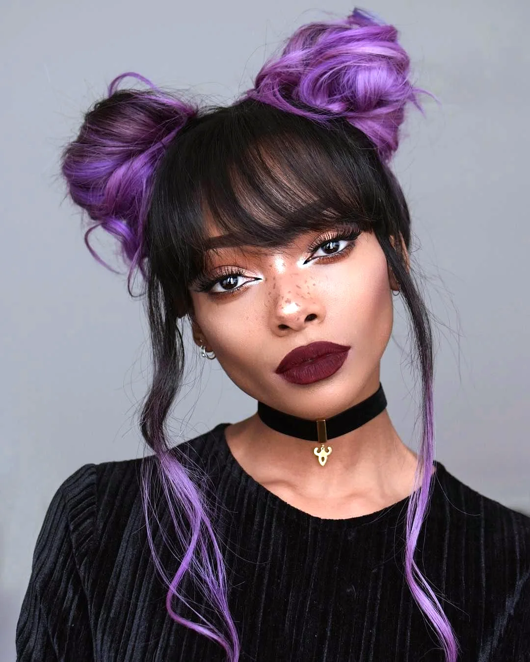 Nyane Lebajoa с фиолетовыми волосами