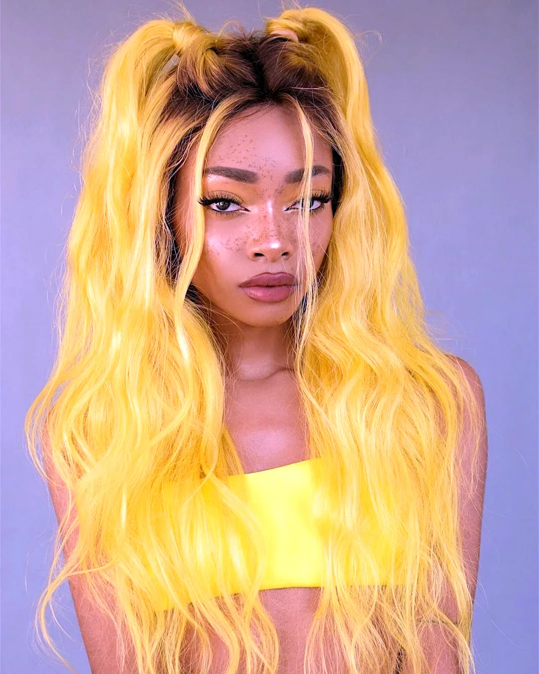 Nyané Lebajoa желтые волосы