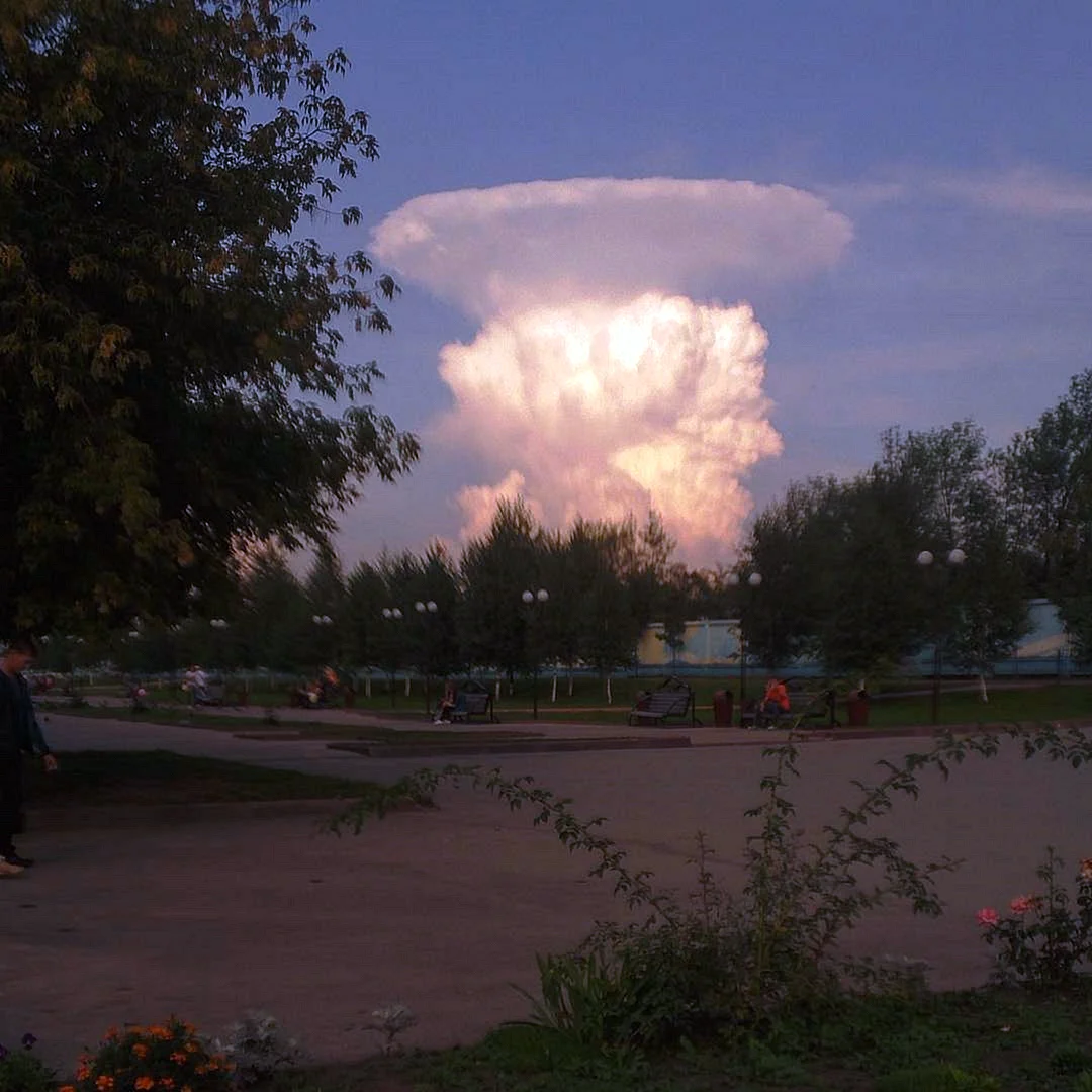 Облако в виде ядерного гриба