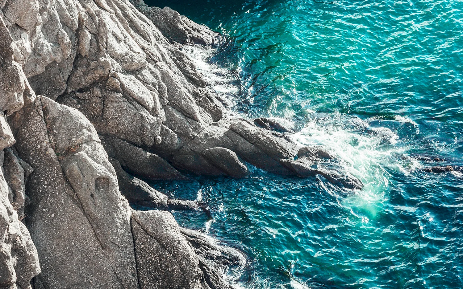 Океан и скалы