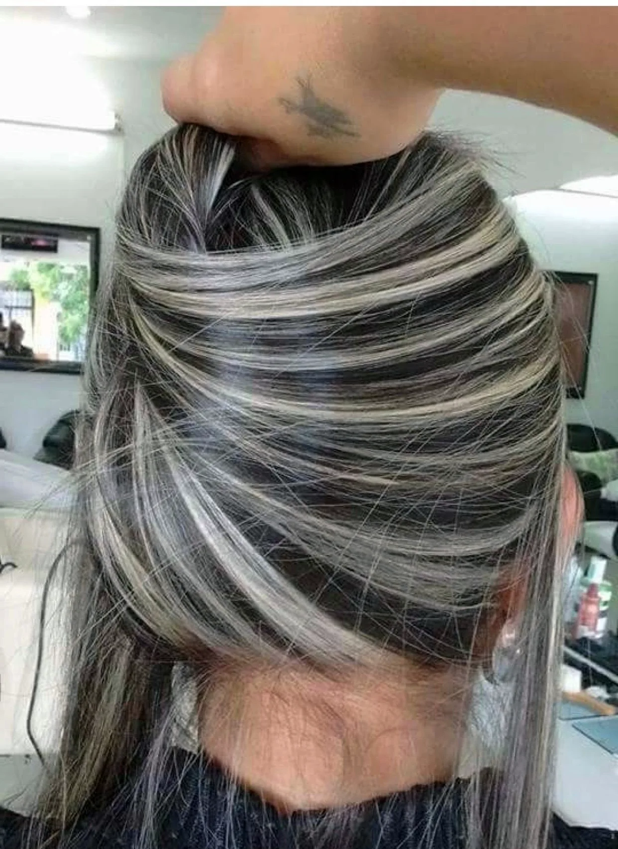 Окрашивание с седыми прядями