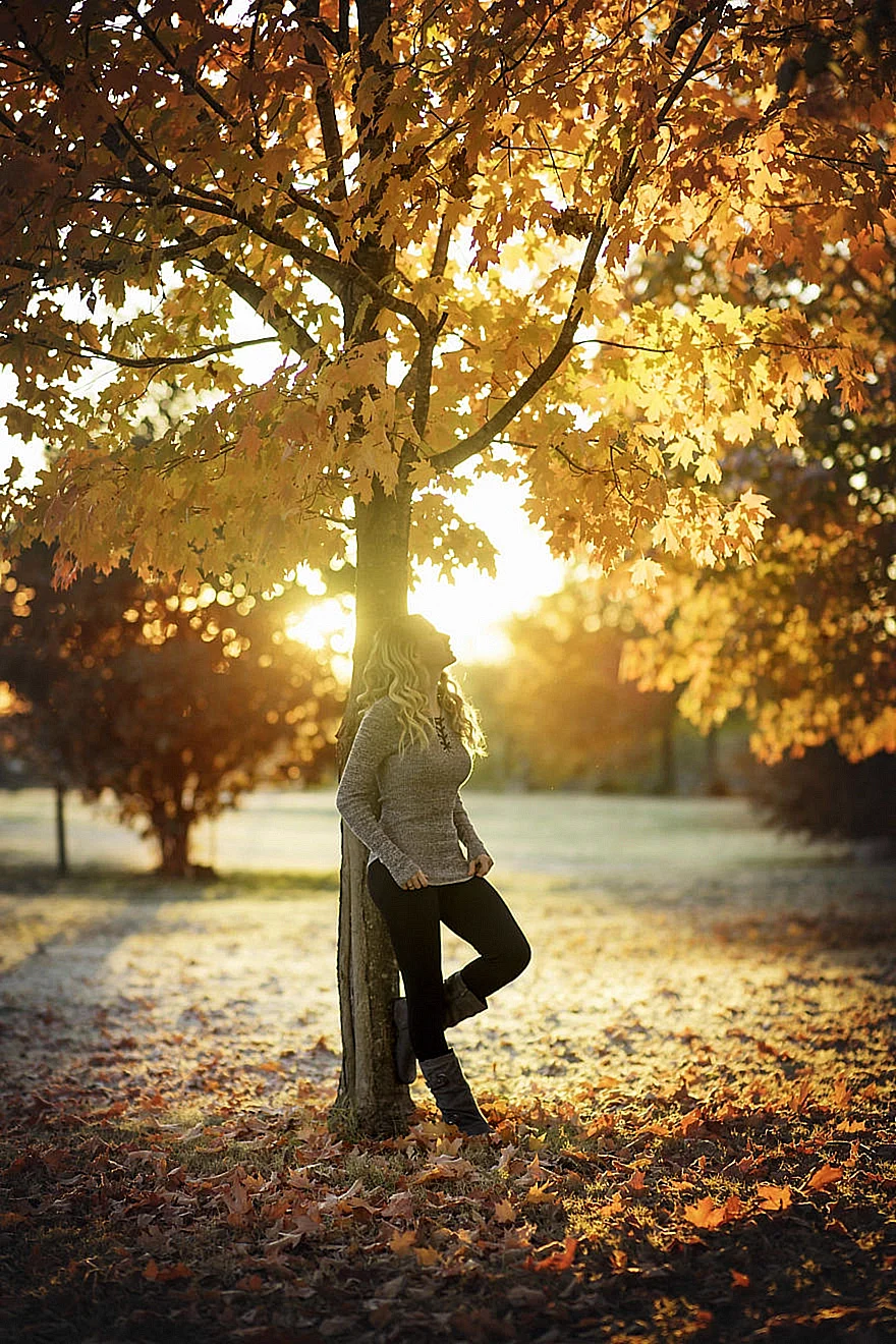 Осень девушка со спины