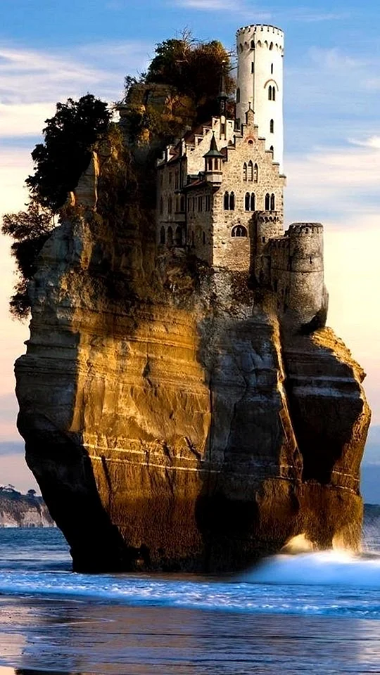 Остров Касл замок на скале