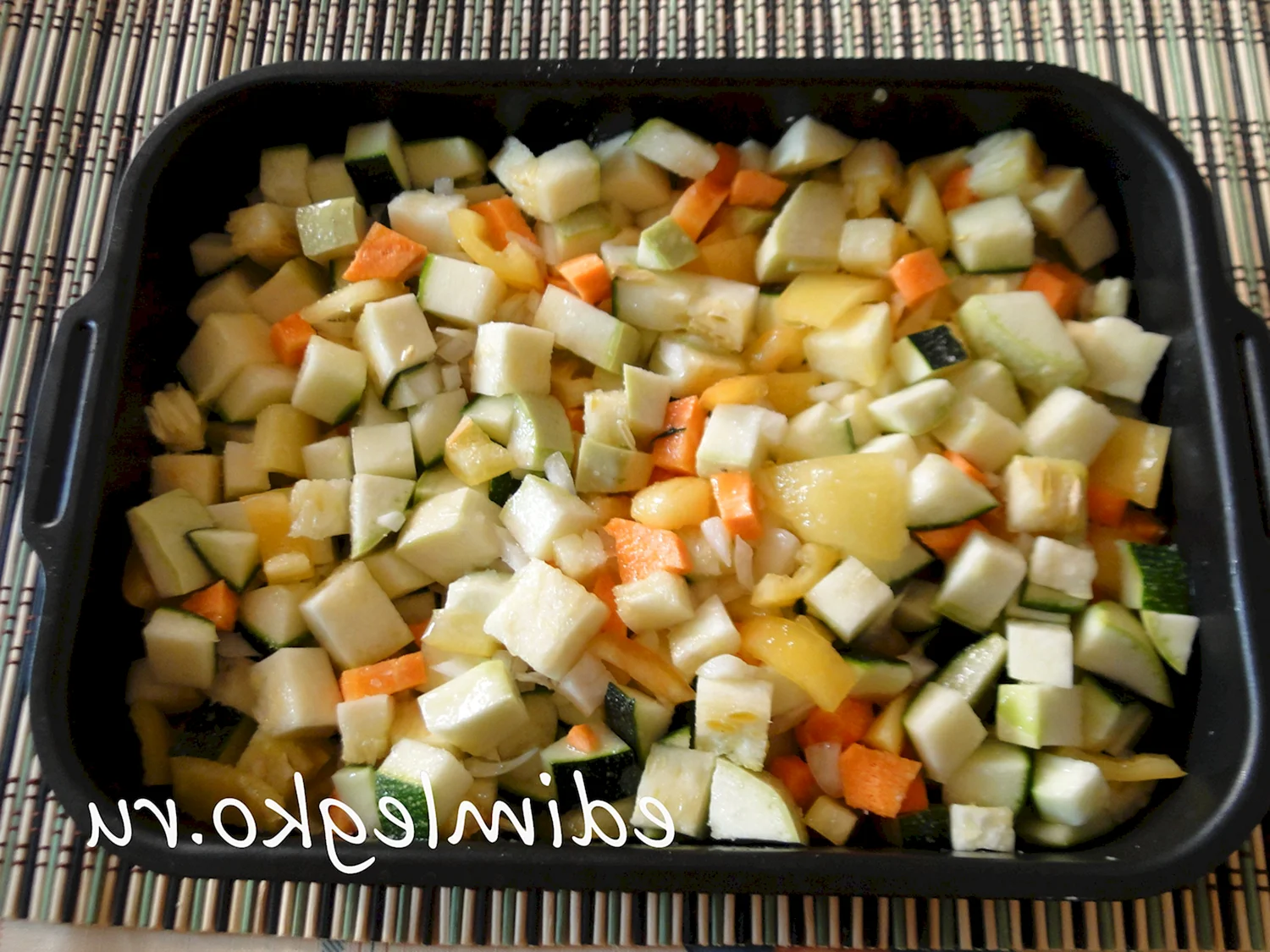 Овощное рагу с кабачками в духовке