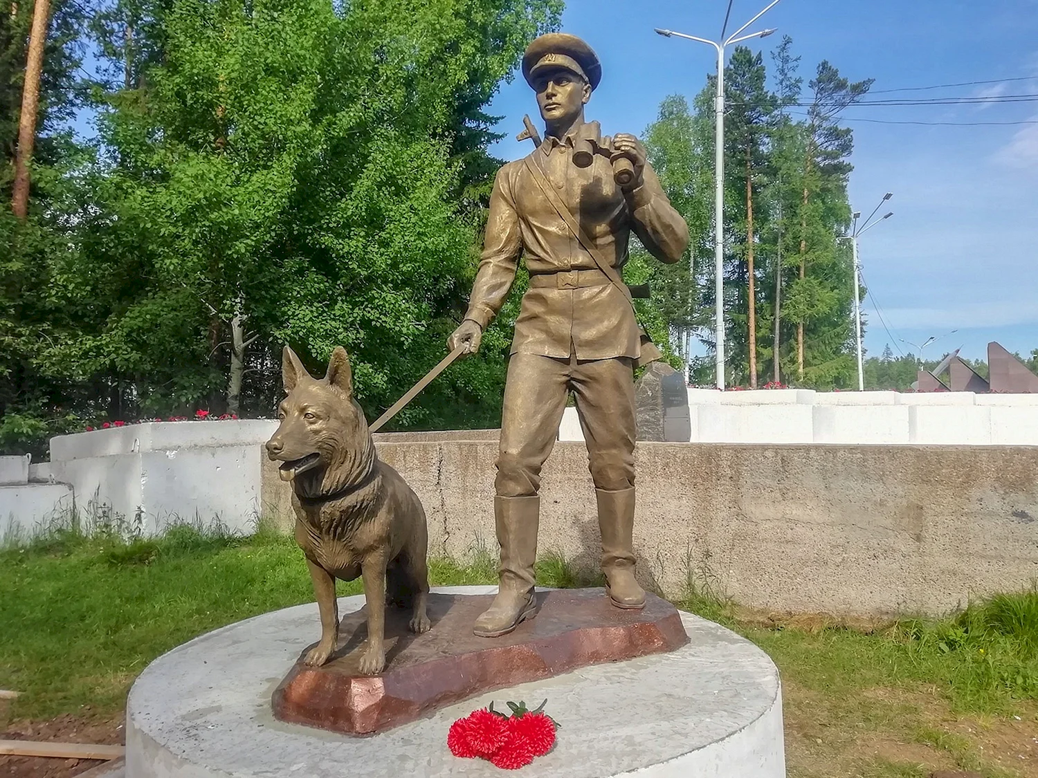 Памятник пограничнику Усть-Илимск