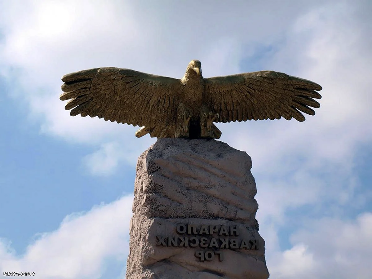 Памятник стела «парящий Орел»