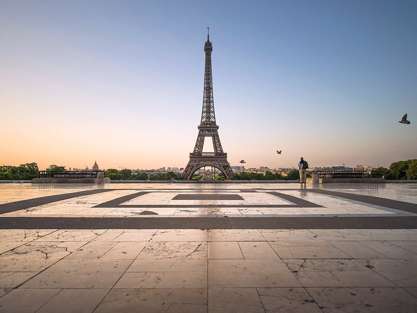 Париж площадь Эйфелева башня