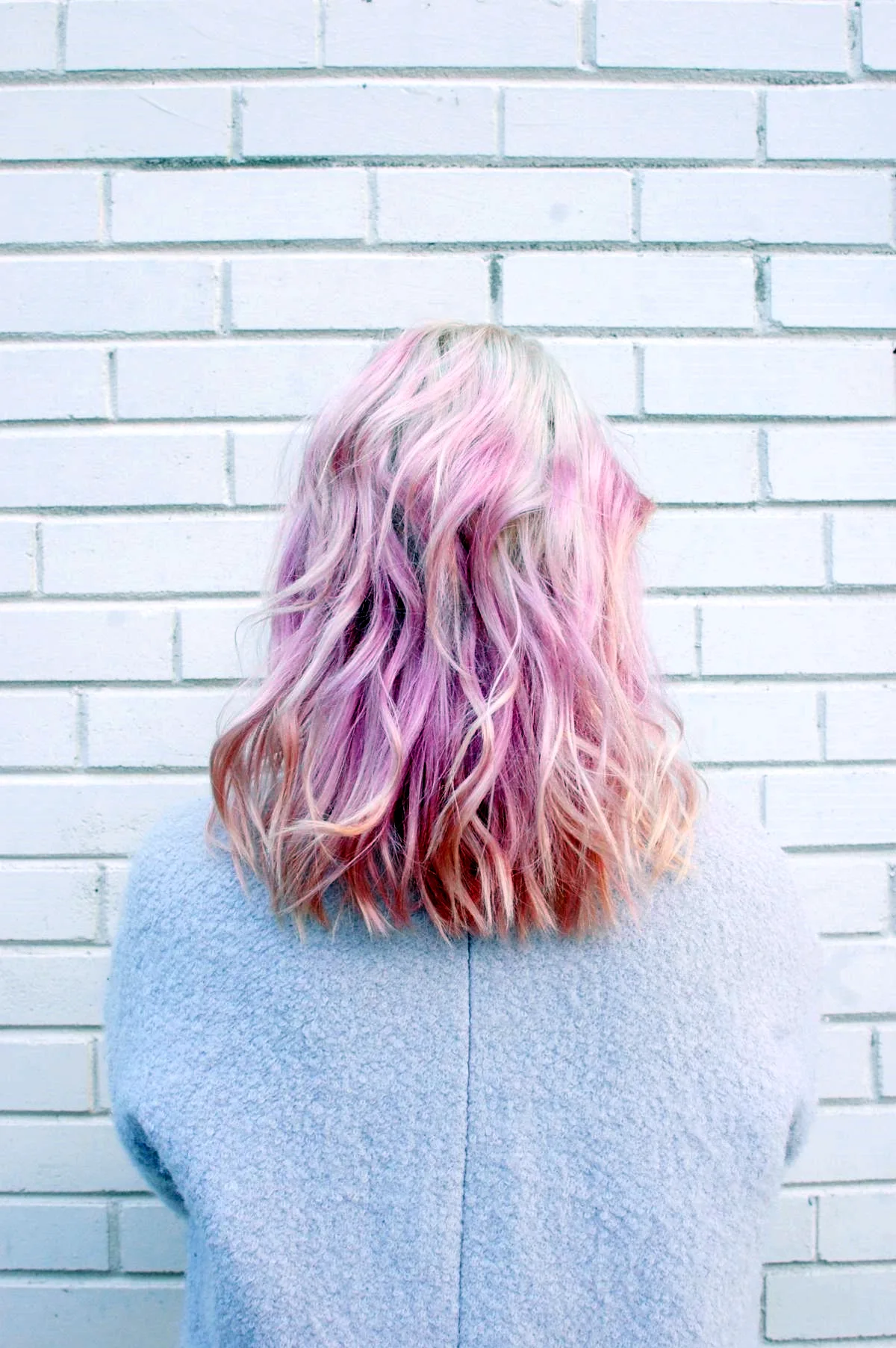 Пастельно розовые волосы