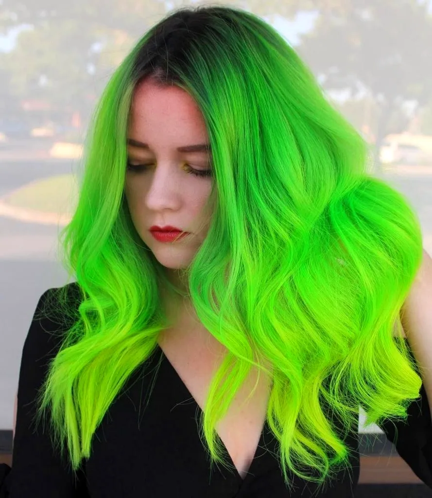 Пейтона мурмаера зелёные волосы