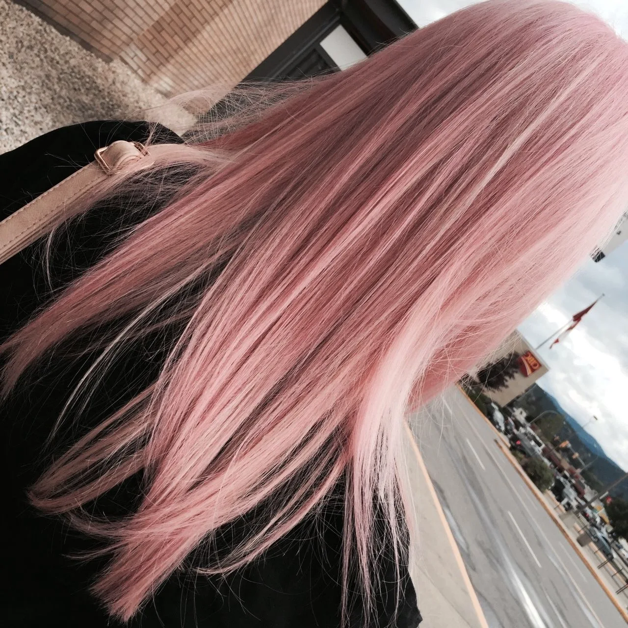 Пепельно розовый цвет волос
