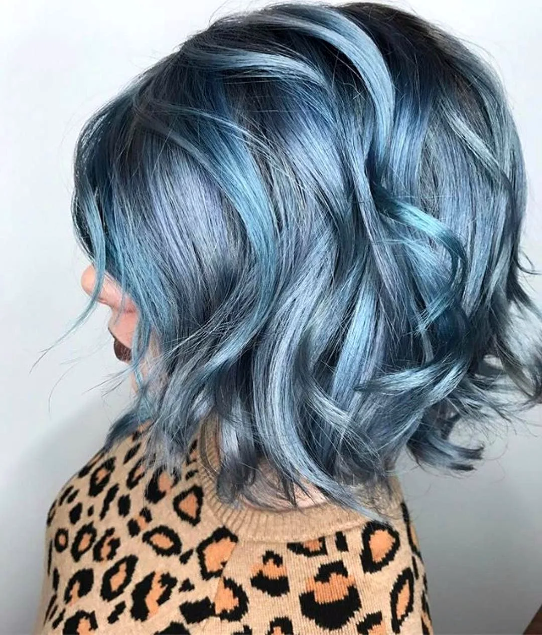 Пепельно синий цвет волос на короткие волосы