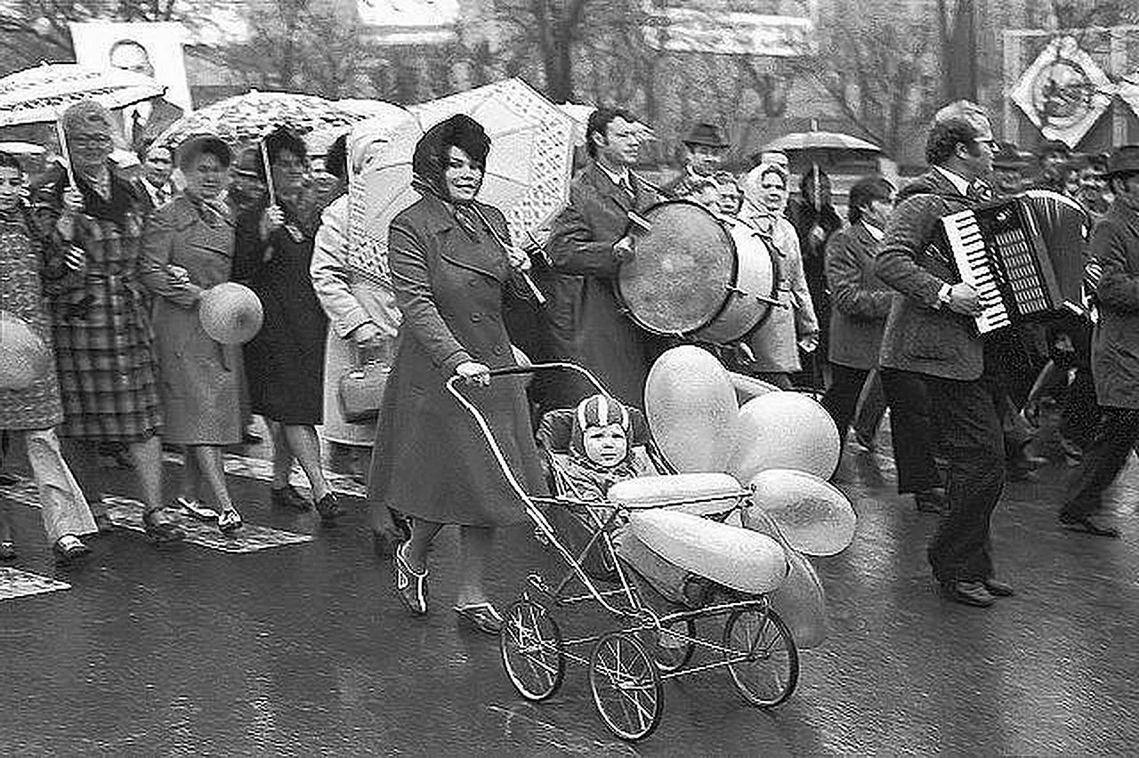 Первомайская демонстрация в СССР 70е