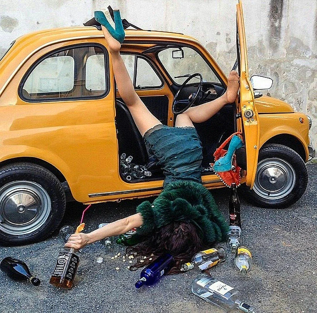 Пьяные девушки и автомобили