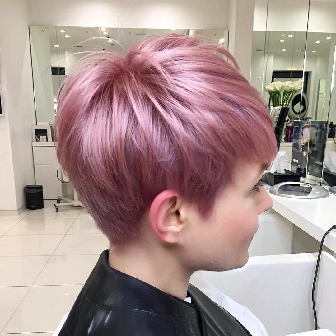 Пикси стрижка розовые волосы