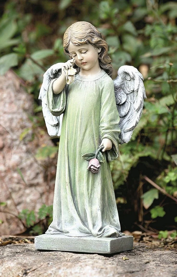 Плачущий ангел скульптура