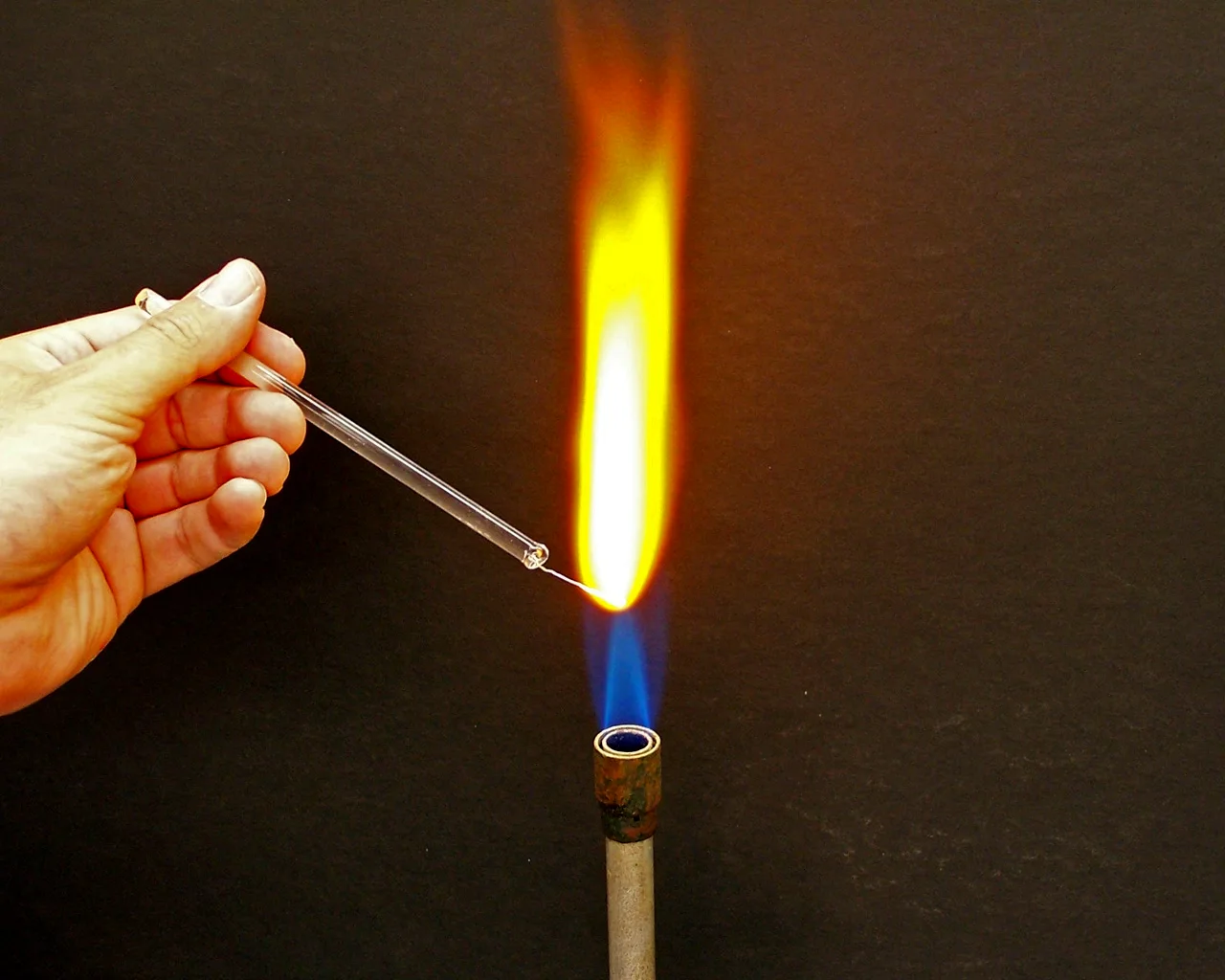 Пламя горения солей натрия