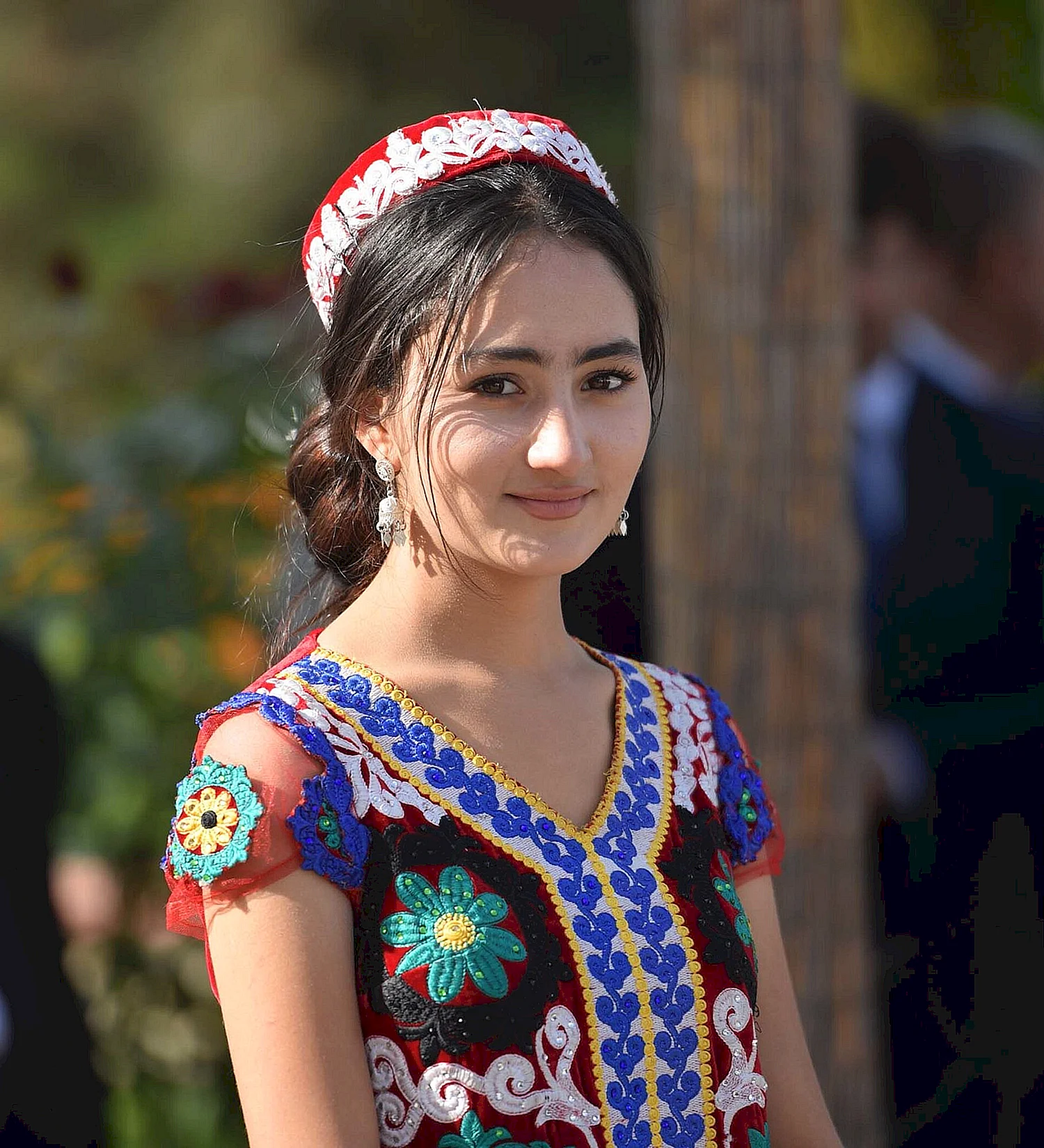 Платья таджикские девушки