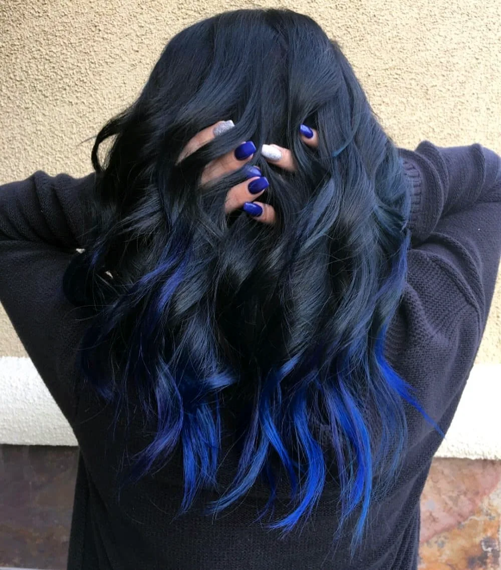 Полуночный синий цвет волос
