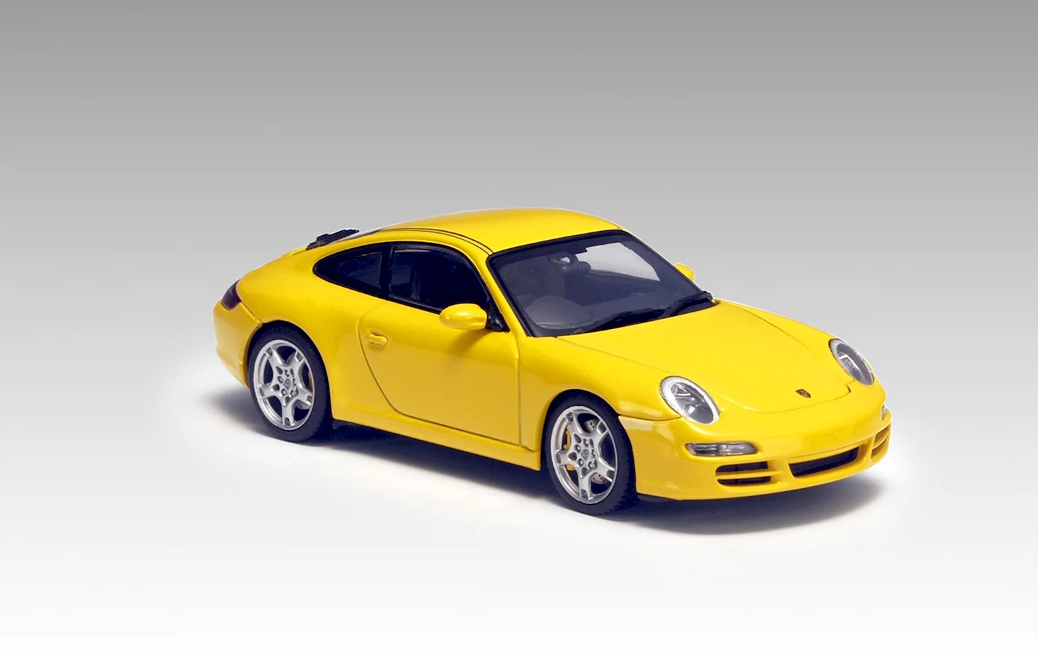 Porsche 911 997 желтый