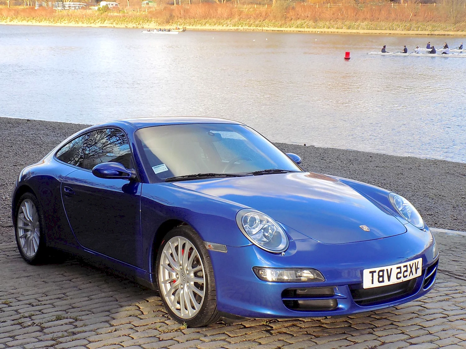 Porsche 911 Carrera 4s синий