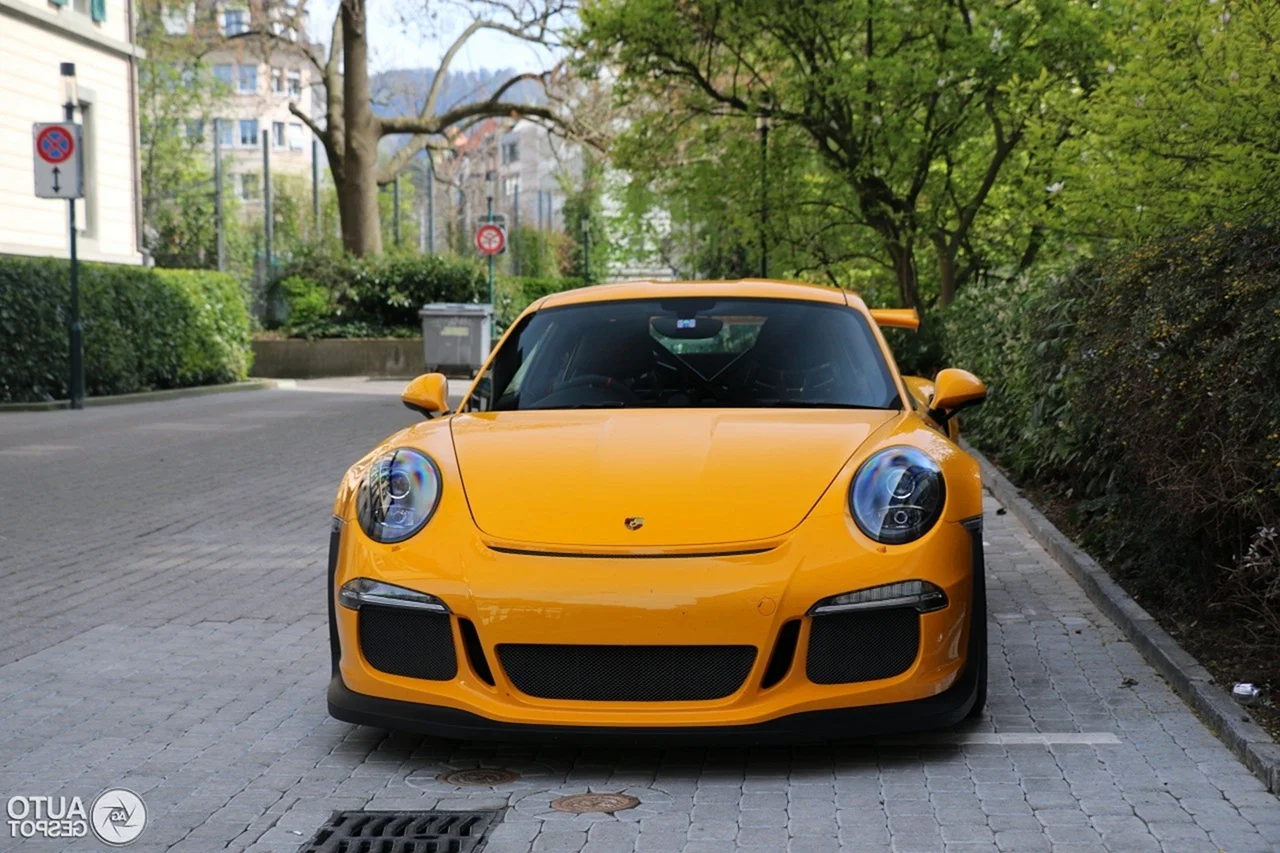 Porsche 911 gt4 желтый