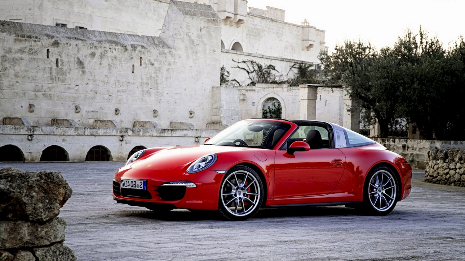 Porsche 911 красный кабриолет