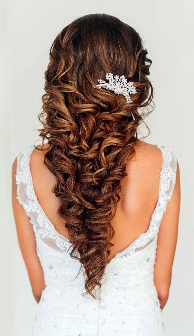 Прическа на свадьбу на длинные волосы