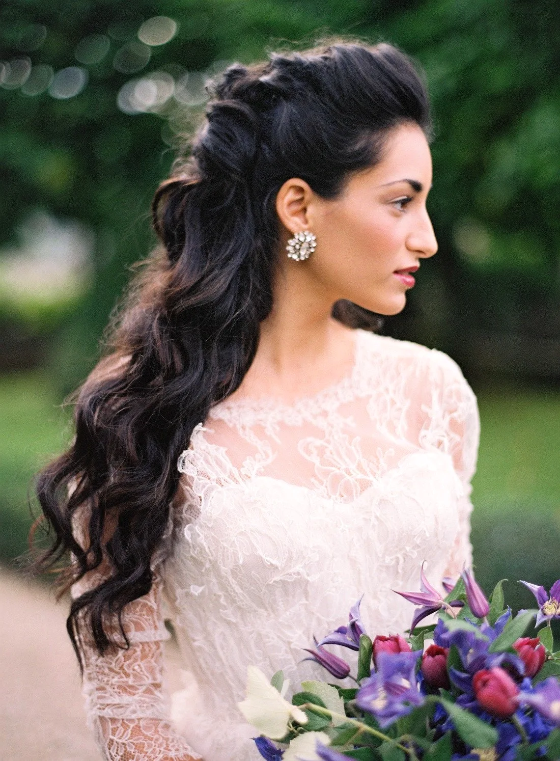 Прическа невесты с распущенными волосами