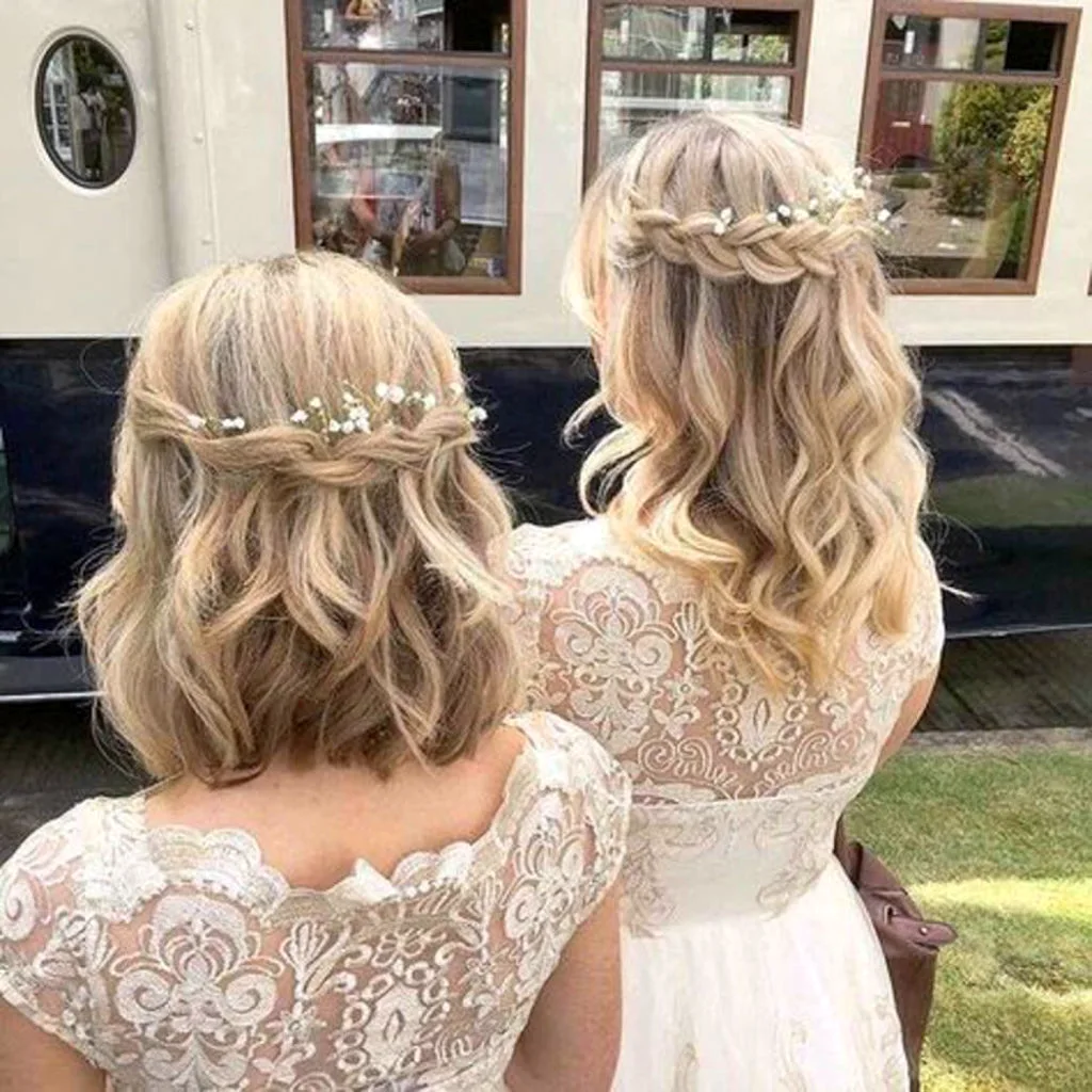 Прическа для подружки невесты на средние волосы