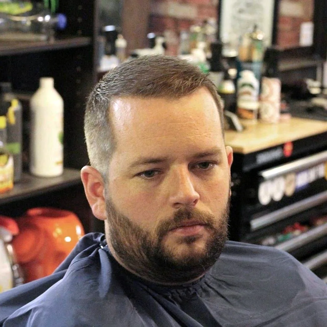 Причёски для мужчин с залысинами на макушке
