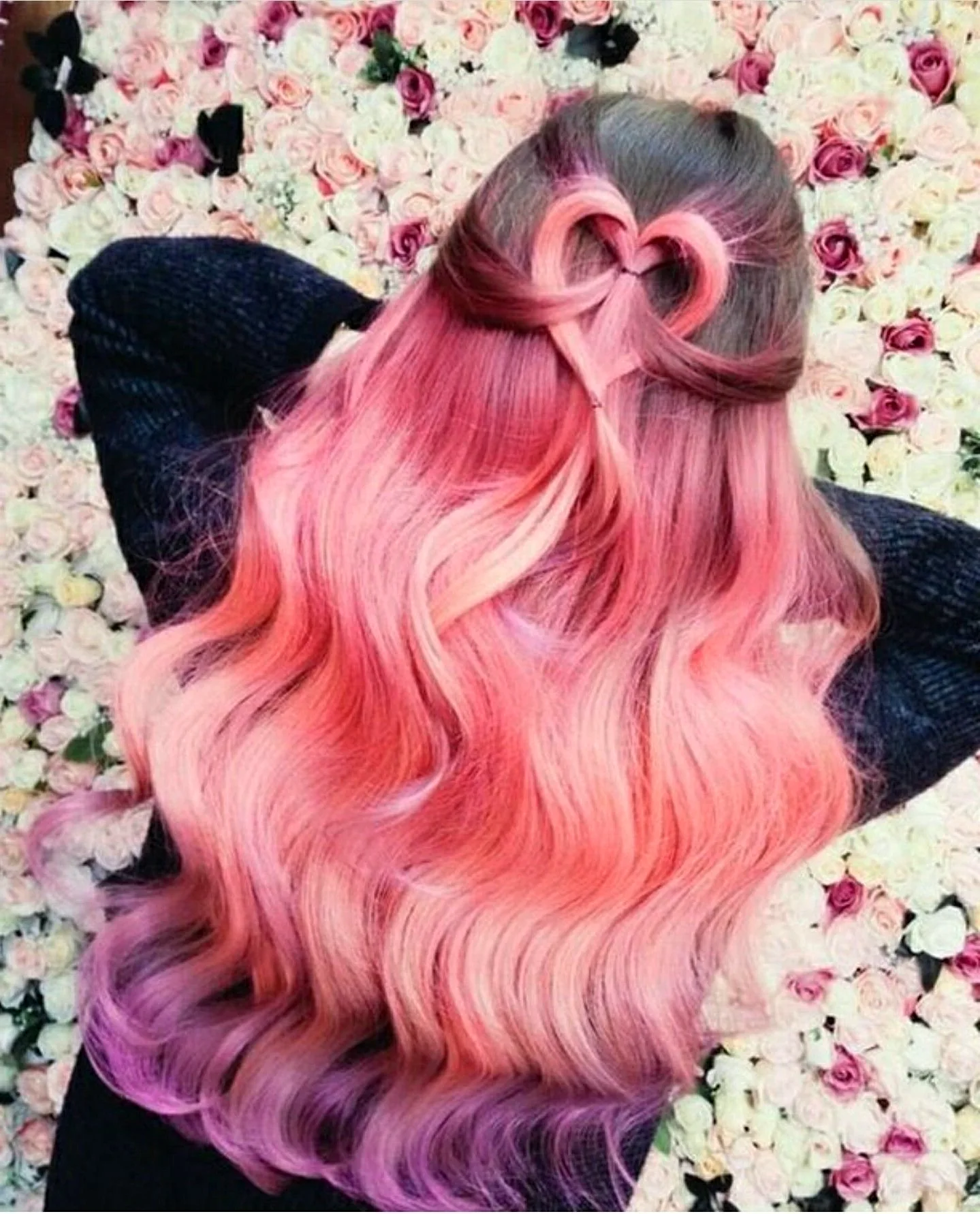 Картинки розовых девушек. Розовый цвет волос. Прически с розовыми волосами. Причёски на длинные розовыеволосы. Красивые причёски розовые волосы.