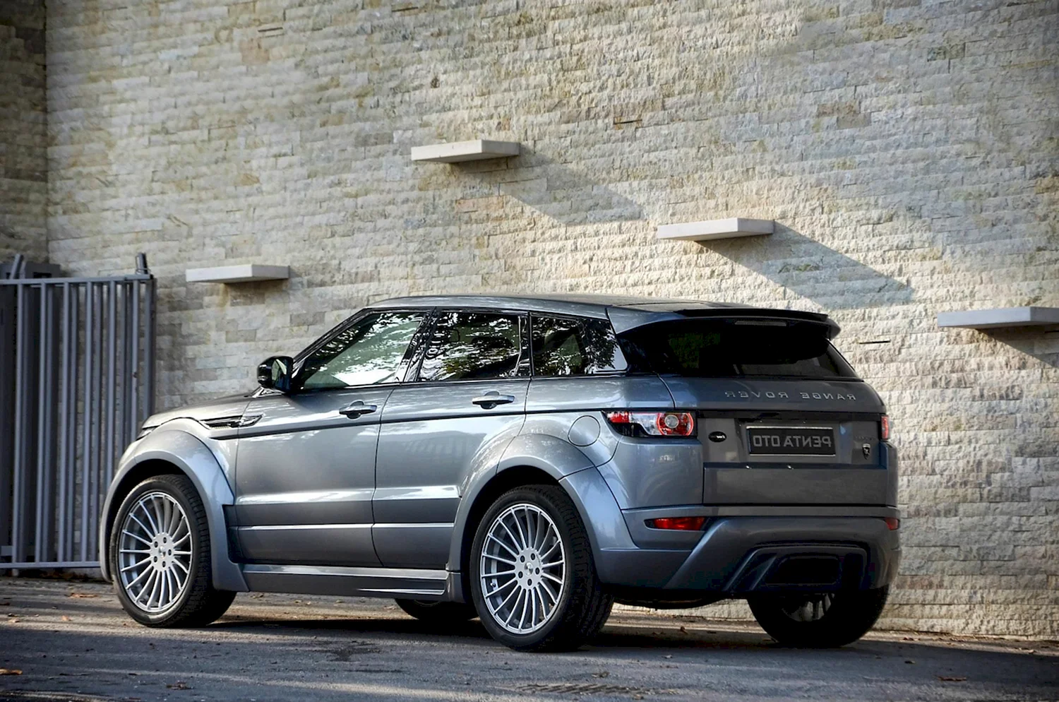 Range Rover Evoque серый