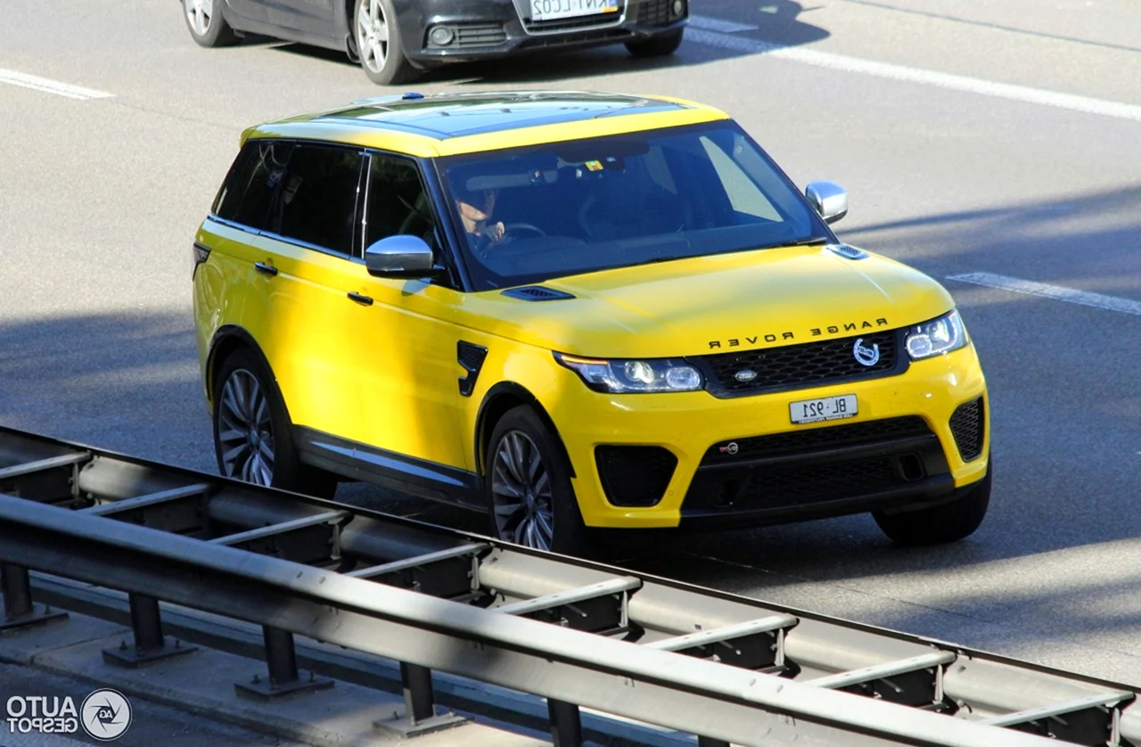 Range Rover Sport SVR 2021 Yellow