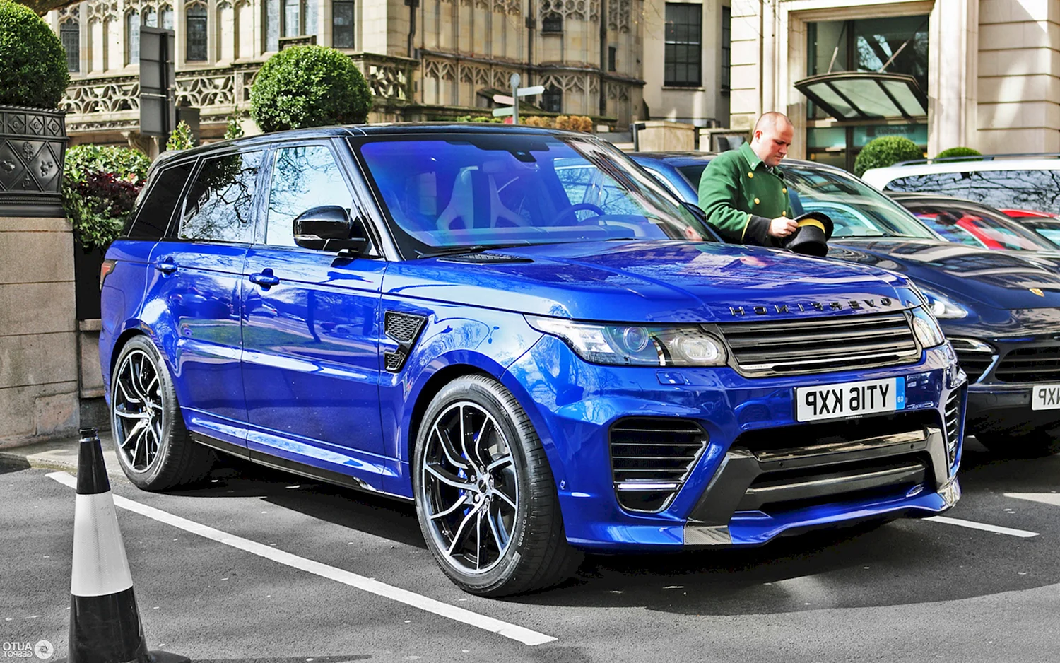 Range Rover Sport SVR Blue