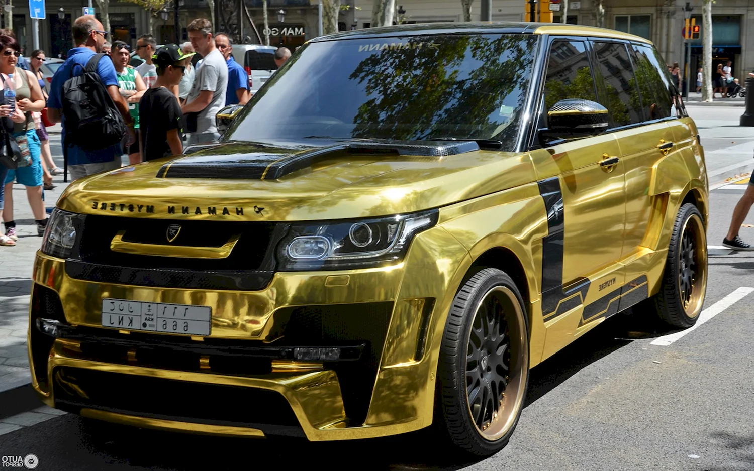 Range Rover золотой