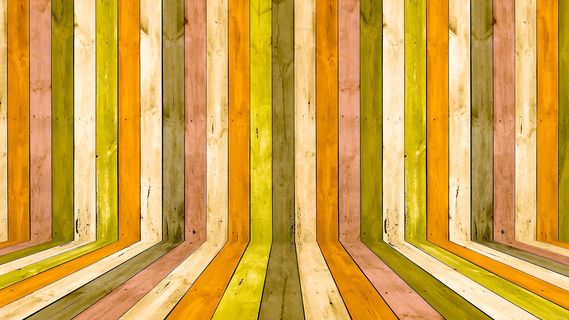 Разноцветные деревянные стены