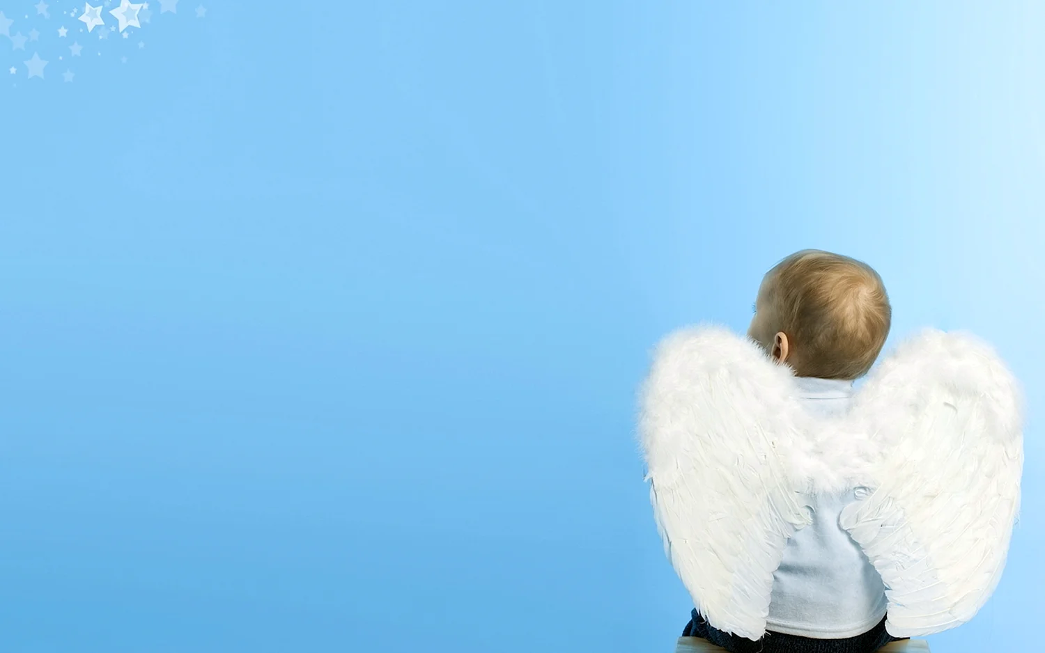 Ребенок с крыльями