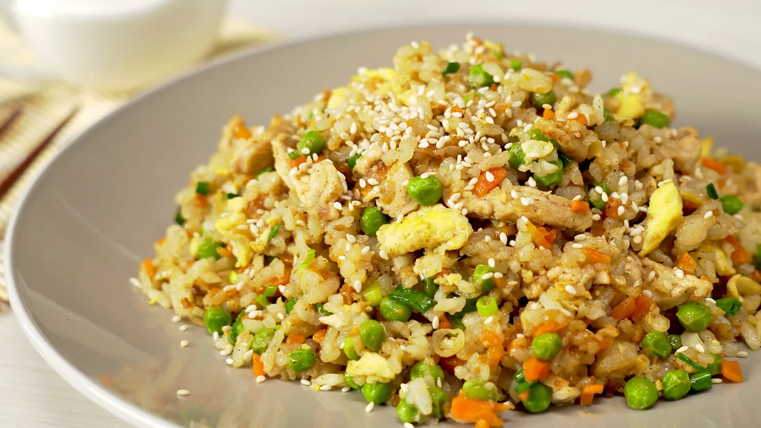 Рис по-тайски с курицей и овощами