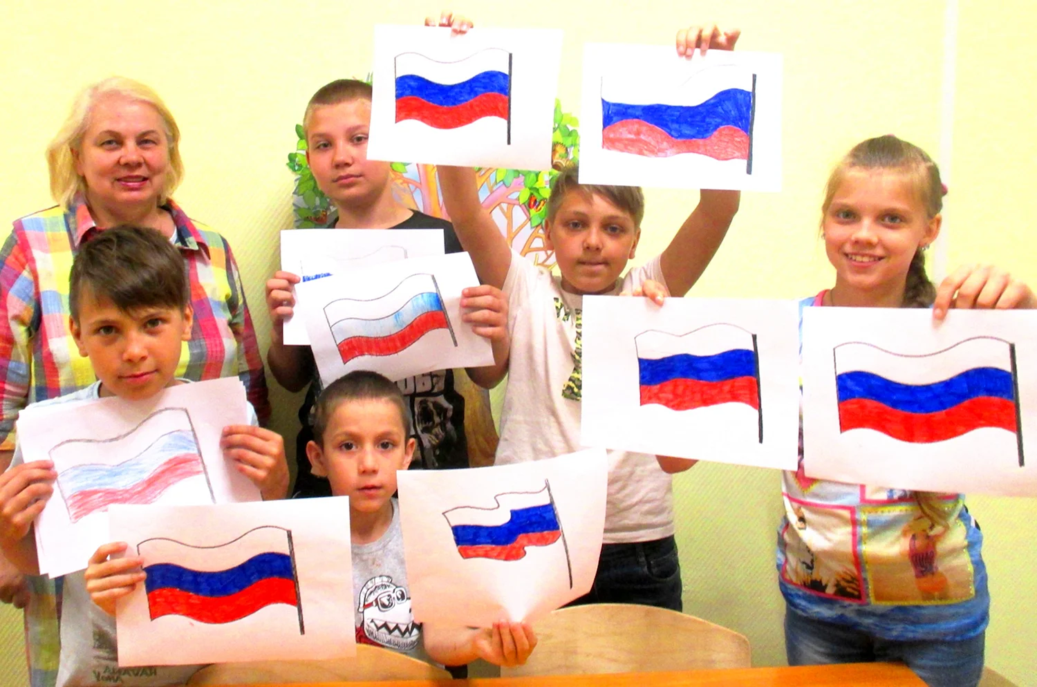 Рисуем российский флаг в детском саду