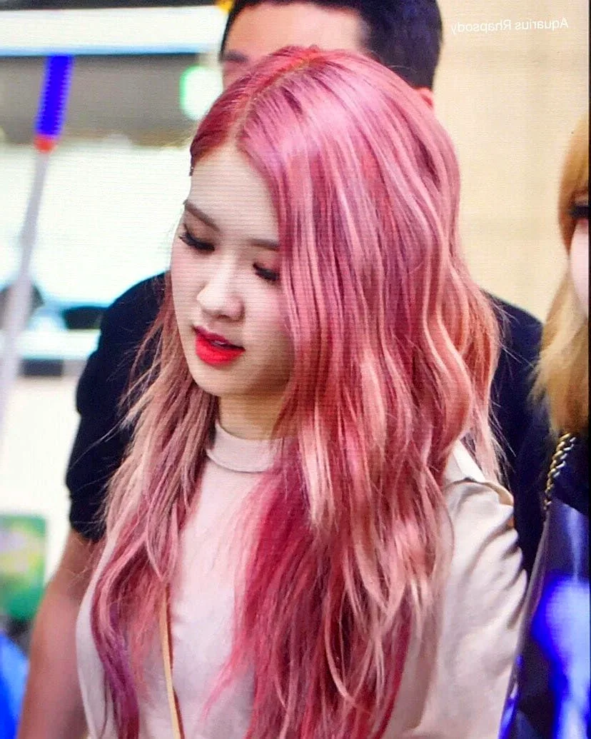 Rose BLACKPINK Pink волосы