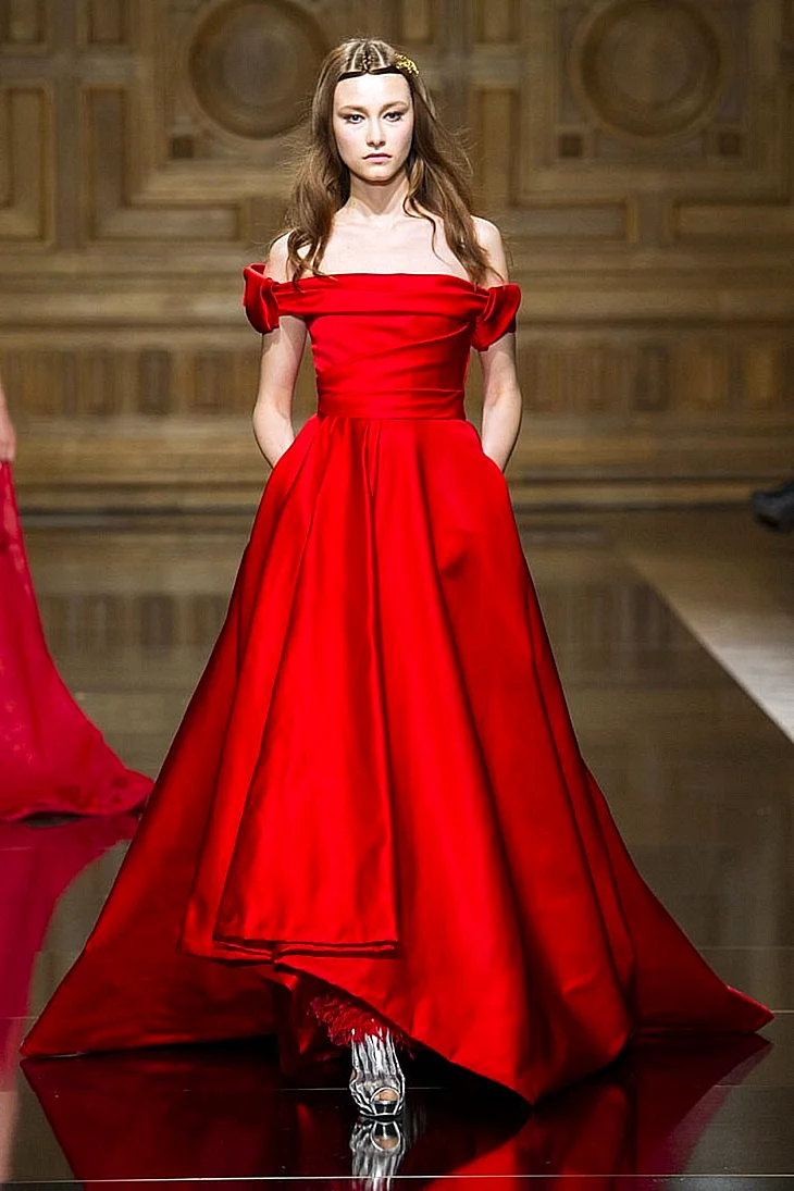 Роскошное красное платье
