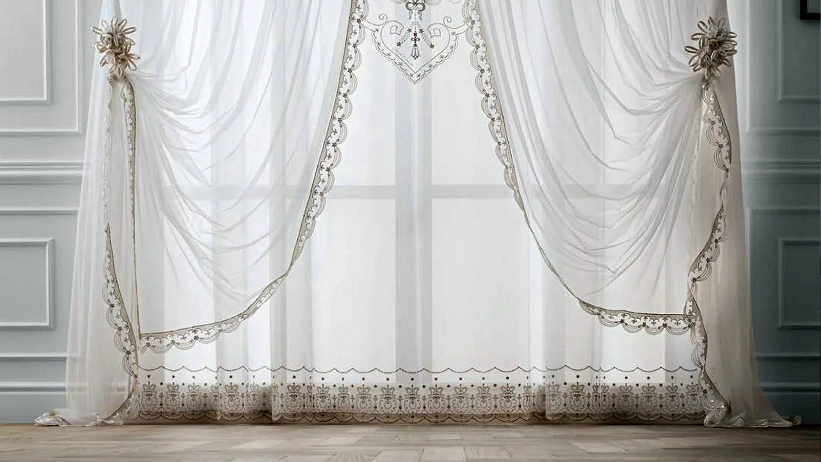 Роскошные белые шторы