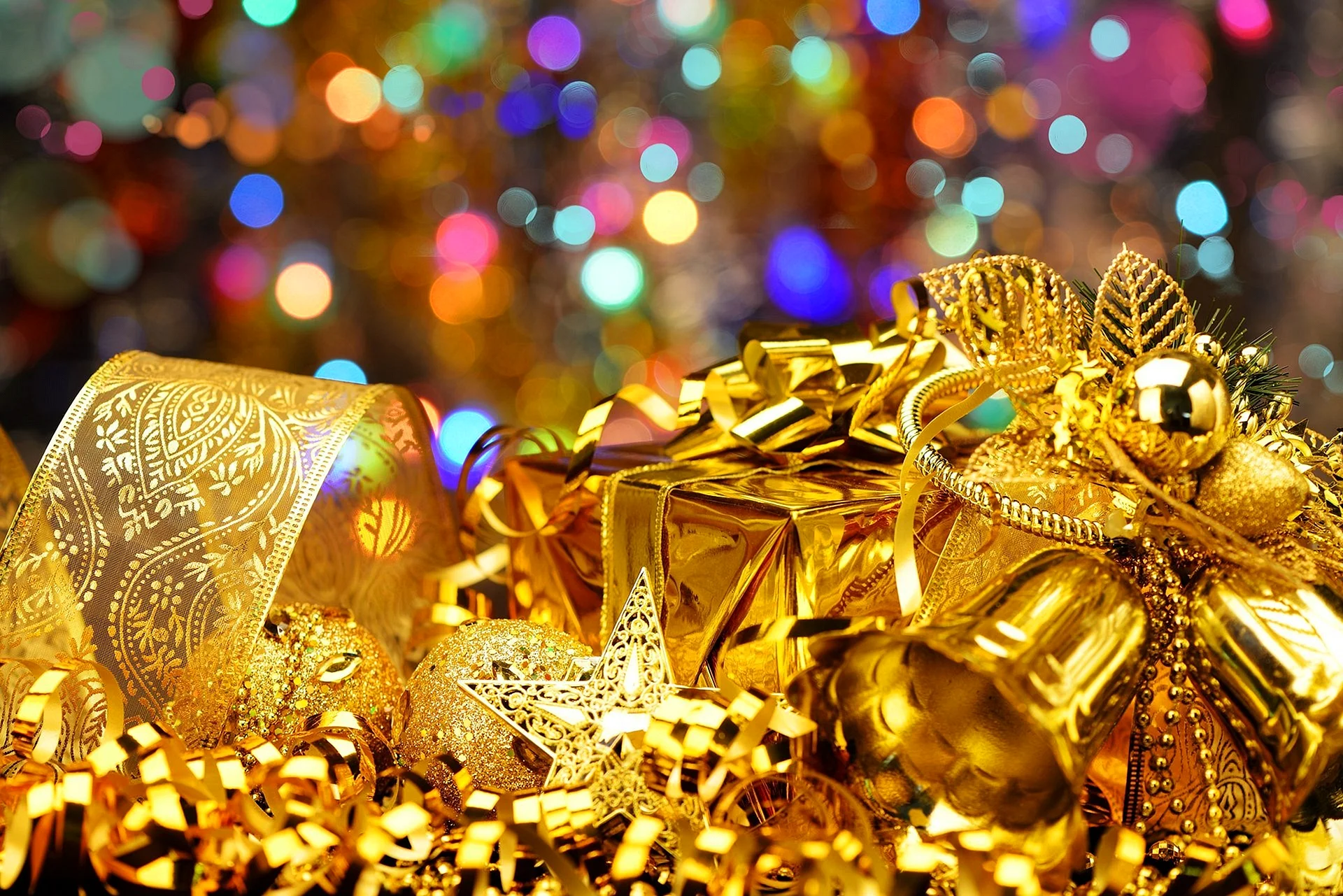 Рождественские украшения золото
