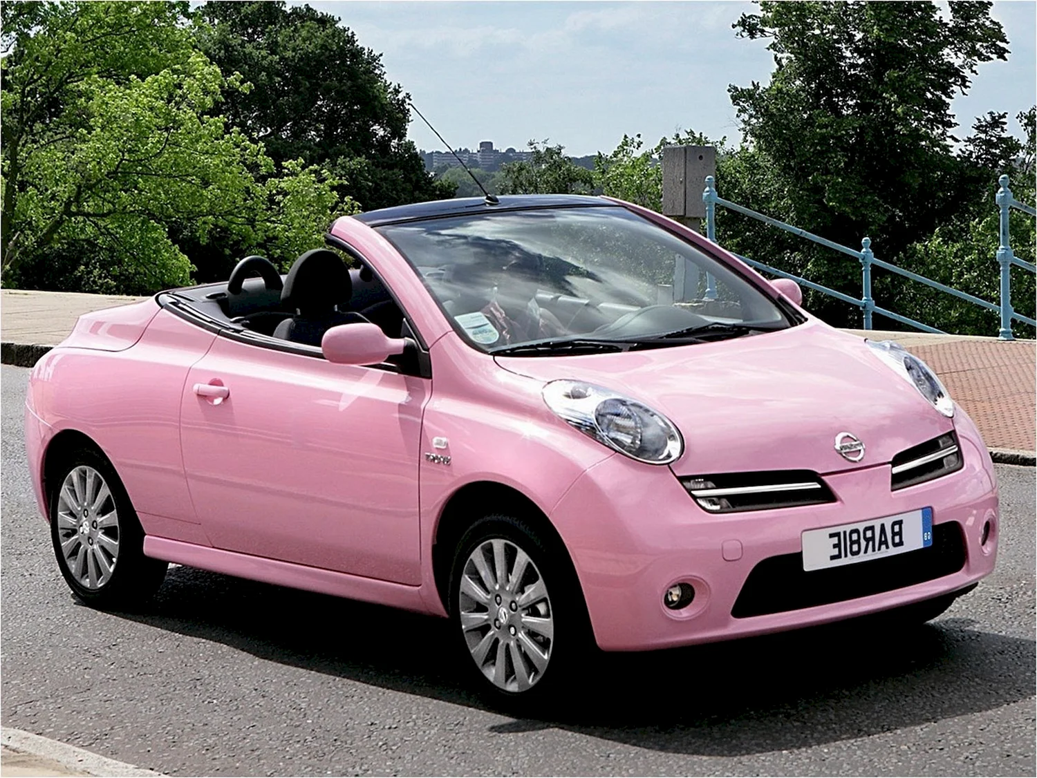 Розовая машина женская недорогая